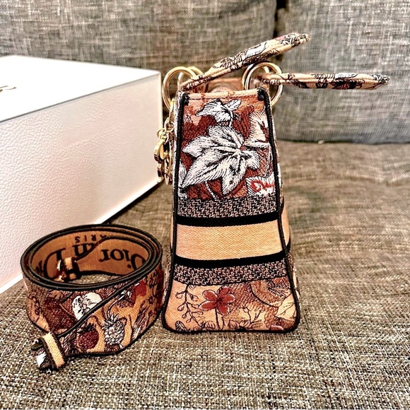 Special edition Dior Lunar New Year Medium D-Lite Bag in Powder Pink - Picture 12 of 14